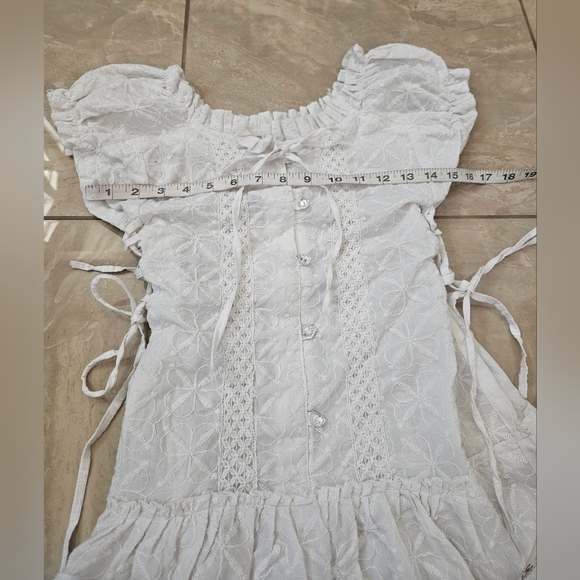 Elegant Cream Lace Women's Top Size Small - Picture 4 of 8